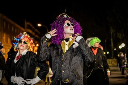 Un desfile de disfraces muy divertido y elegante