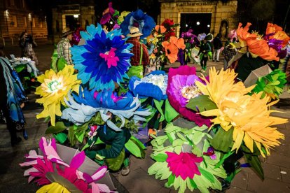 Un desfile de disfraces muy divertido y elegante