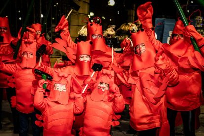 Un desfile de disfraces muy divertido y elegante