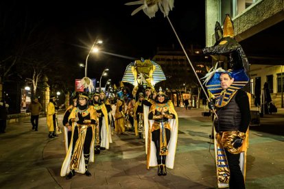 Un desfile de disfraces muy divertido y elegante