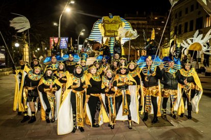 Un desfile de disfraces muy divertido y elegante