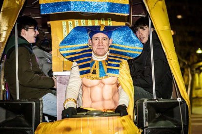 Un desfile de disfraces muy divertido y elegante