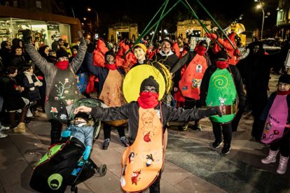 Un desfile de disfraces muy divertido y elegante