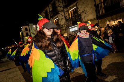 Un desfile de disfraces muy divertido y elegante
