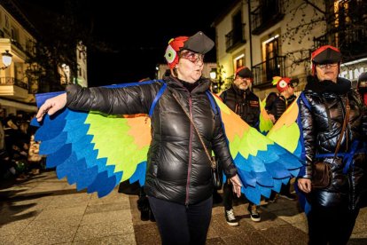 Un desfile de disfraces muy divertido y elegante