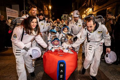 Un desfile de disfraces muy divertido y elegante