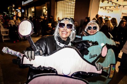 Un desfile de disfraces muy divertido y elegante