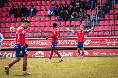 Una victoria del CD Numancia para coger aire y seguir luchando a por la fase de ascenso