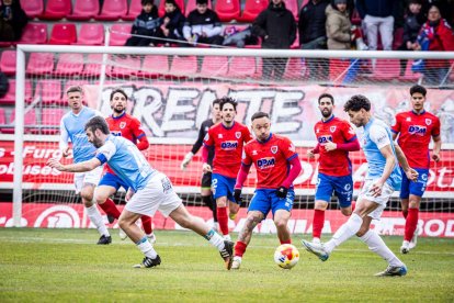 Una victoria del CD Numancia para coger aire y seguir luchando a por la fase de ascenso