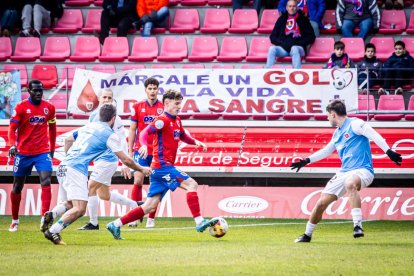 Una victoria del CD Numancia para coger aire y seguir luchando a por la fase de ascenso
