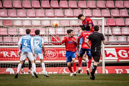 Una victoria del CD Numancia para coger aire y seguir luchando a por la fase de ascenso