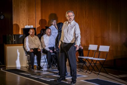 El grupo de teatro inclusivo de la ONCE sobre las tablas del Salón de actos del Campus