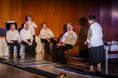 El grupo de teatro inclusivo de la ONCE sobre las tablas del Salón de actos del Campus