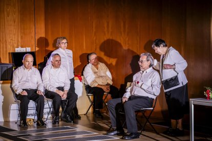 El grupo de teatro inclusivo de la ONCE sobre las tablas del Salón de actos del Campus