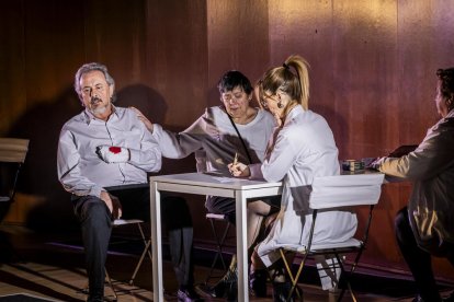 El grupo de teatro inclusivo de la ONCE sobre las tablas del Salón de actos del Campus