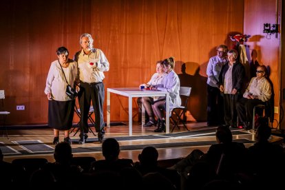 El grupo de teatro inclusivo de la ONCE sobre las tablas del Salón de actos del Campus