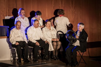 El grupo de teatro inclusivo de la ONCE sobre las tablas del Salón de actos del Campus