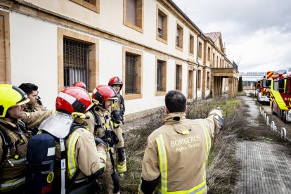 Los profesionales actualizan su formación ante la próxima situación de riesgo real