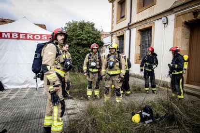 Los profesionales actualizan su formación ante la próxima situación de riesgo real
