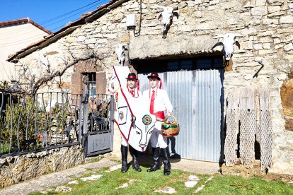 Los barroseros cumpliendo con la Fiesta de Interés Turístico