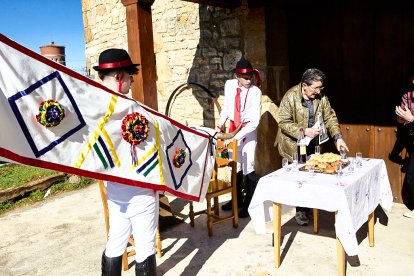 Los barroseros cumpliendo con la Fiesta de Interés Turístico