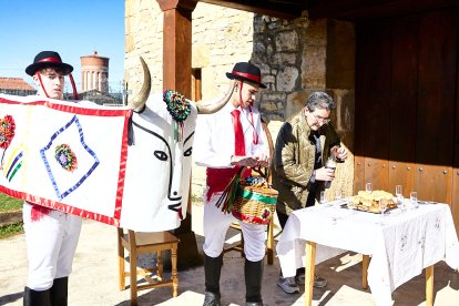 Los barroseros cumpliendo con la Fiesta de Interés Turístico