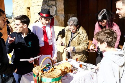 Los barroseros cumpliendo con la Fiesta de Interés Turístico
