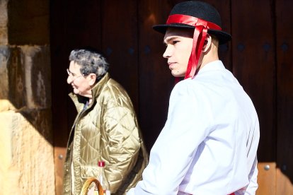 Los barroseros cumpliendo con la Fiesta de Interés Turístico