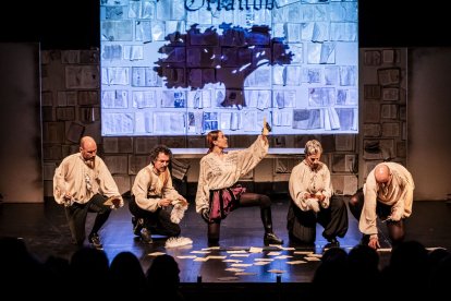 Puesta en escena de la obra de Teatro Defondo