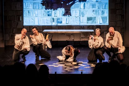 Puesta en escena de la obra de Teatro Defondo