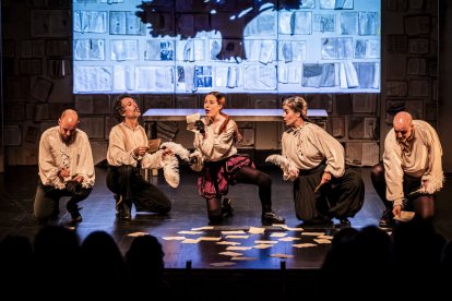 Puesta en escena de la obra de Teatro Defondo