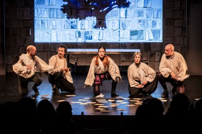 Puesta en escena de la obra de Teatro Defondo