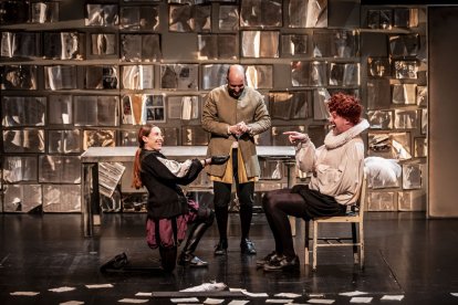 Puesta en escena de la obra de Teatro Defondo