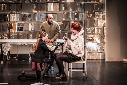 Puesta en escena de la obra de Teatro Defondo