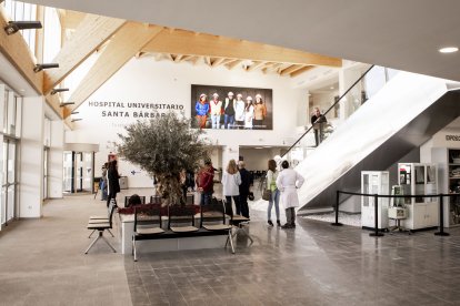 La entrada y el parking lucen con un nuevo aspecto