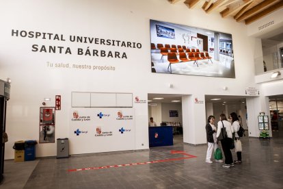 La entrada y el parking lucen con un nuevo aspecto