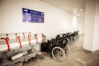 La entrada y el parking lucen con un nuevo aspecto