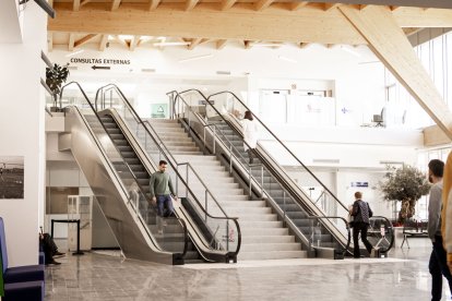 La entrada y el parking lucen con un nuevo aspecto