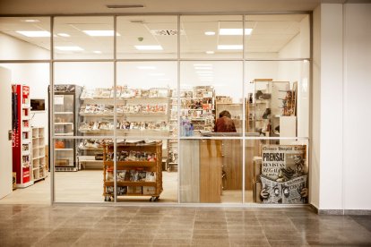 La entrada y el parking lucen con un nuevo aspecto