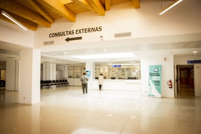 La entrada y el parking lucen con un nuevo aspecto