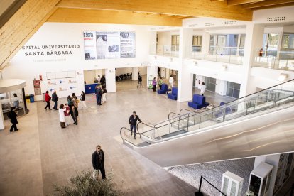 La entrada y el parking lucen con un nuevo aspecto