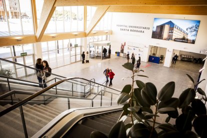 La entrada y el parking lucen con un nuevo aspecto