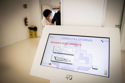 La entrada y el parking lucen con un nuevo aspecto