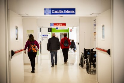 La entrada y el parking lucen con un nuevo aspecto