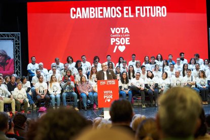 Respaldo a la candidatura de Carlos Martínez en una abarrotada Audiencia.