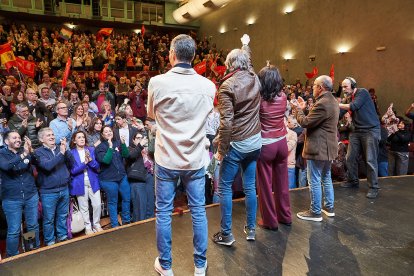 Respaldo a la candidatura de Carlos Martínez en una abarrotada Audiencia.