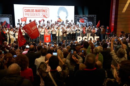 Respaldo a la candidatura de Carlos Martínez en una abarrotada Audiencia.