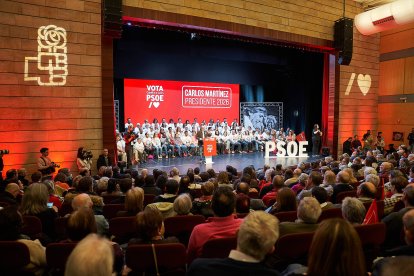 Respaldo a la candidatura de Carlos Martínez en una abarrotada Audiencia.