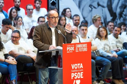 Respaldo a la candidatura de Carlos Martínez en una abarrotada Audiencia.