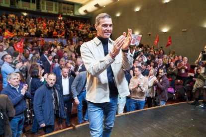 Respaldo a la candidatura de Carlos Martínez en una abarrotada Audiencia.